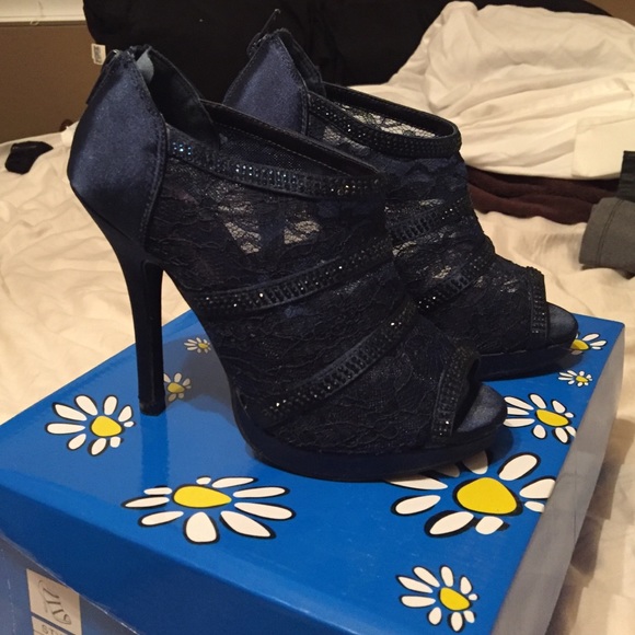 Navy blue heels