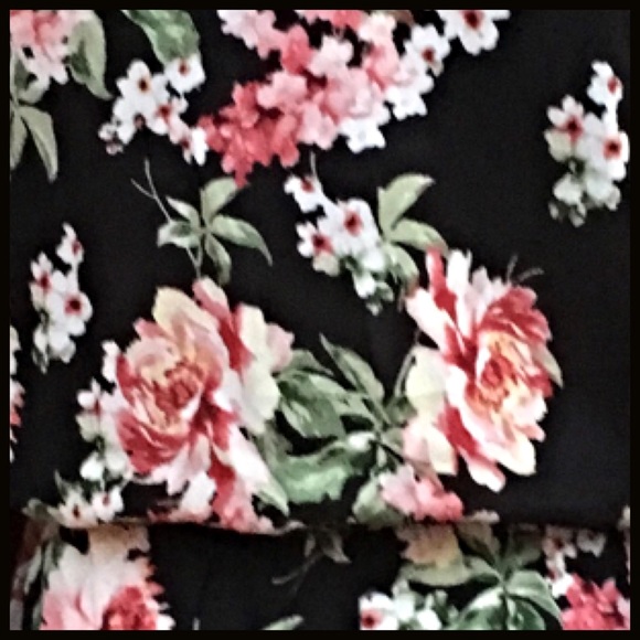 Florals and Lace Romper - Picture 4 of 7