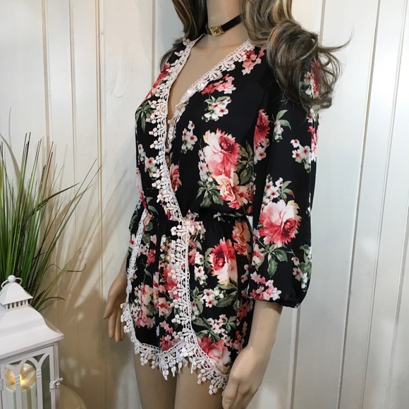 Florals and Lace Romper - Picture 5 of 7