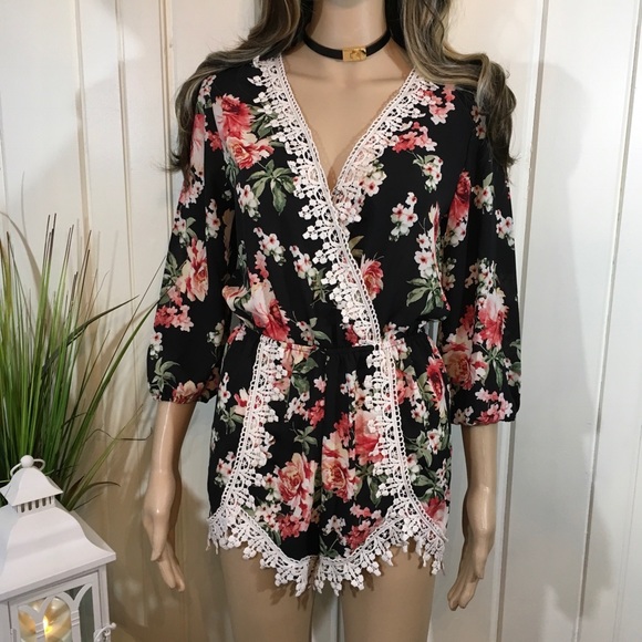 Florals and Lace Romper - Picture 6 of 7