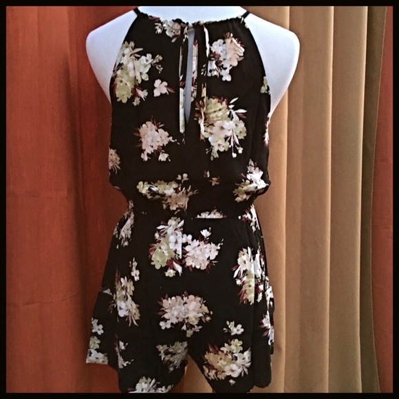 Jewel-Neck Floral Romper - Picture 3 of 4
