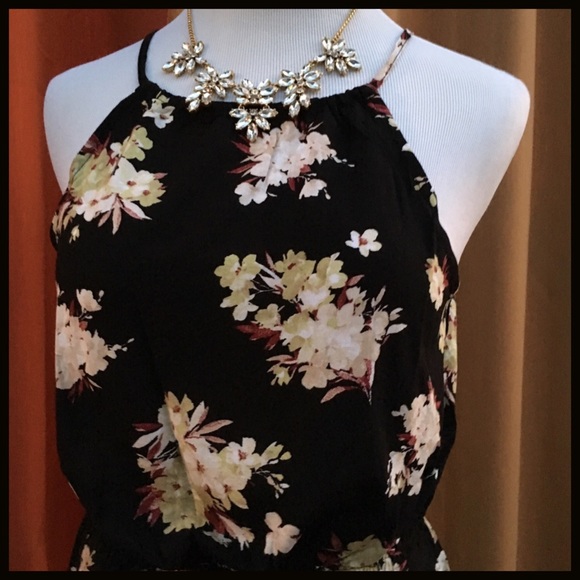 Jewel-Neck Floral Romper - Picture 4 of 4