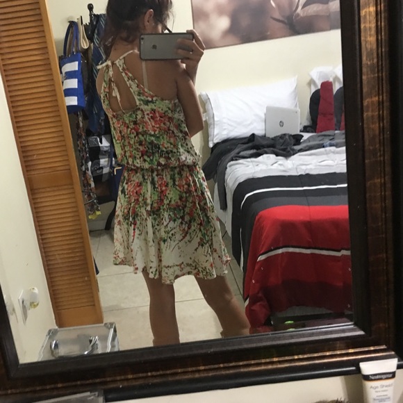 Beautiful dress for the summer or spring time. - Picture 4 of 4