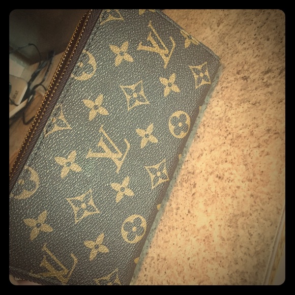 Lv mono wallet