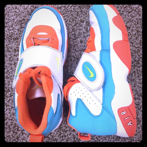 🚫Sold🚫 Nike Air dolphins colors sz 6y