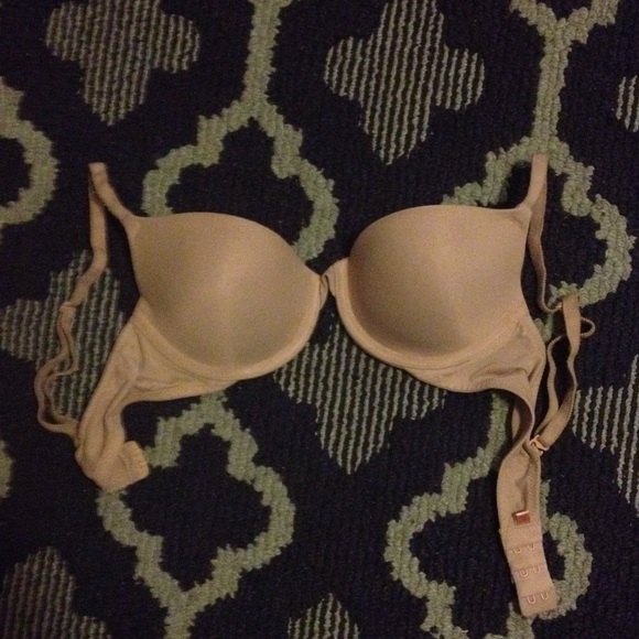 Nude VS Bra