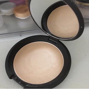 BECCA moonstone highlight