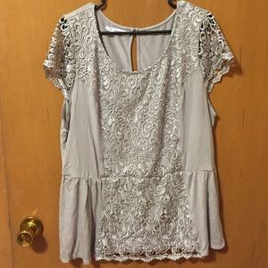 Cute dusty lilac lace top!
