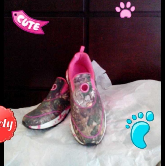 *Gone* The sneakers my son got them for me - Picture 2 of 4