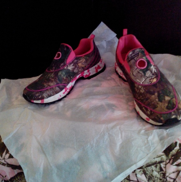 *Gone* The sneakers my son got them for me - Picture 3 of 4