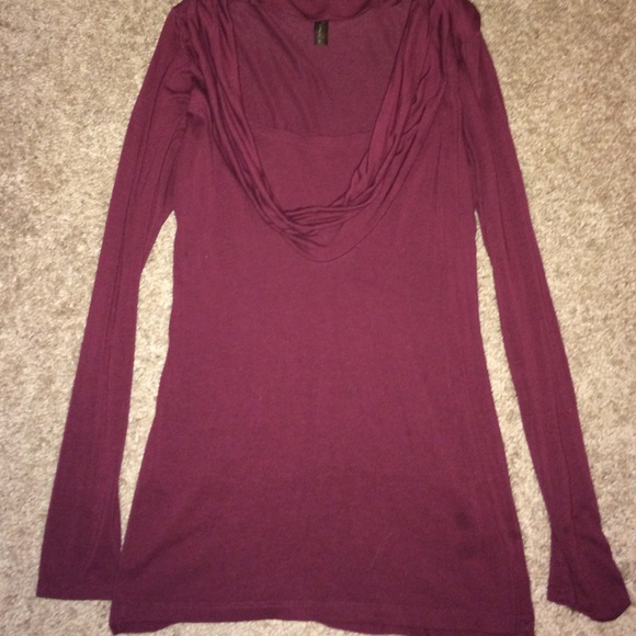 Long sleeve burgundy top