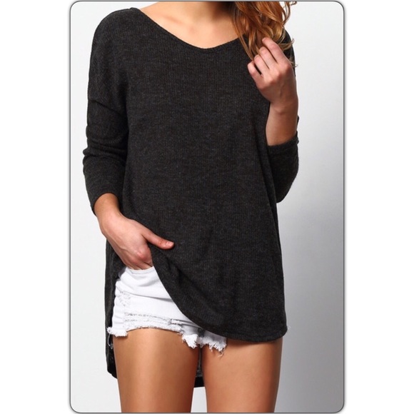 SOLD OUT‼️Oversized Gray V-neck Sweater! - Picture 2 of 4