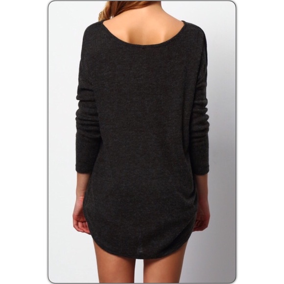 SOLD OUT‼️Oversized Gray V-neck Sweater! - Picture 4 of 4