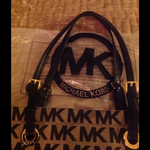 ❌Sold ❌MK purse - Picture 2 of 4