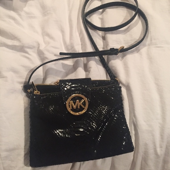 Michael Kors Handbags - Michael Kors crossbody bag in black