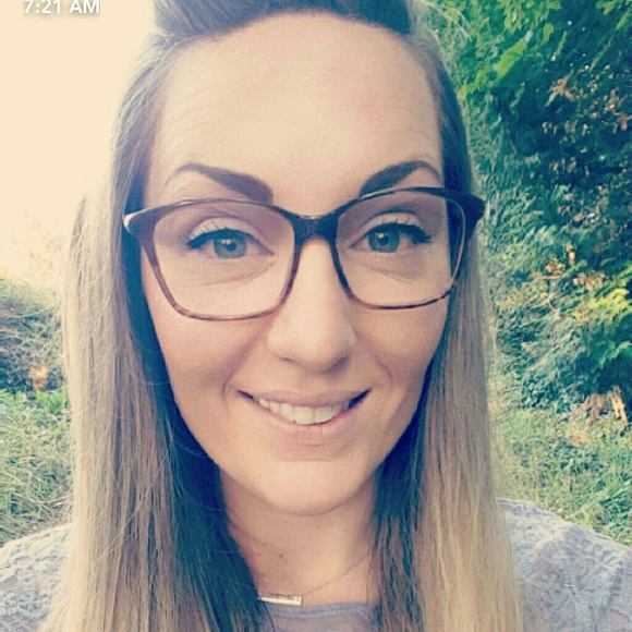 Meet your Posher, Amy - Picture 1 of 1