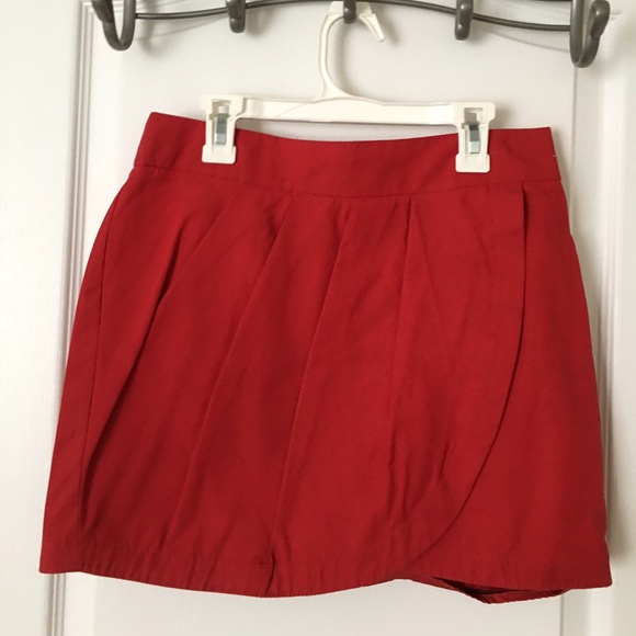 Red mini skirt - Picture 1 of 2