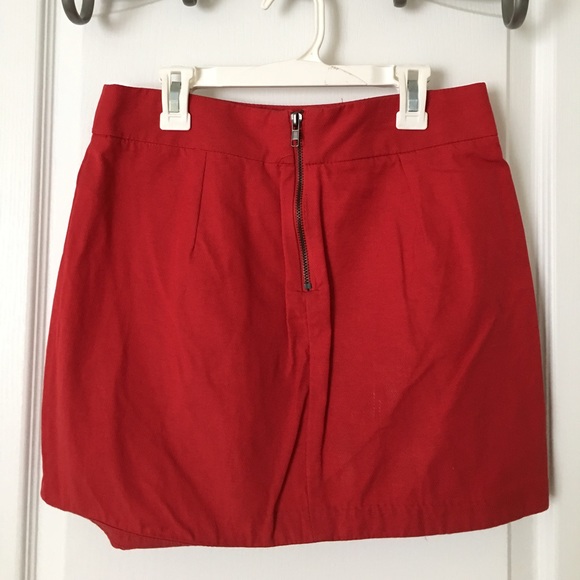Red mini skirt - Picture 2 of 2
