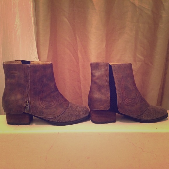 Von cowboys booties