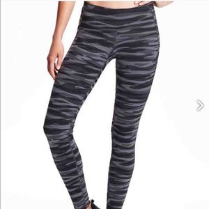 Old navy camo NWOT size M