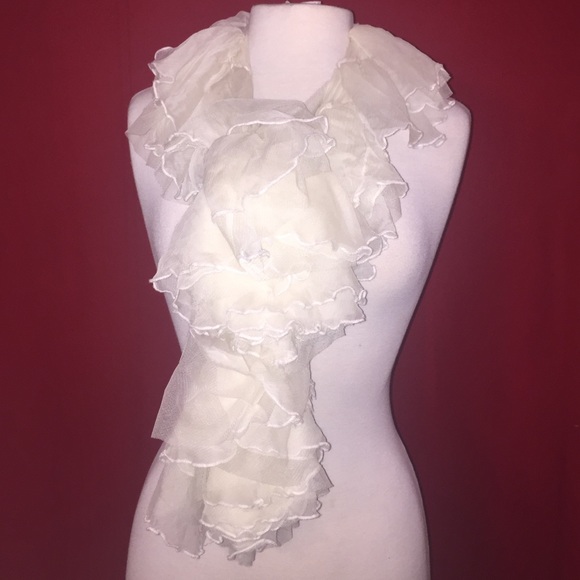 Ruffle Ralph Lauren Scarve