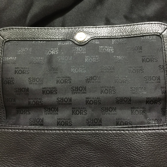 MICHAEL KORS Fulton Black Leather Clutch - BG-10 - Picture 2 of 4