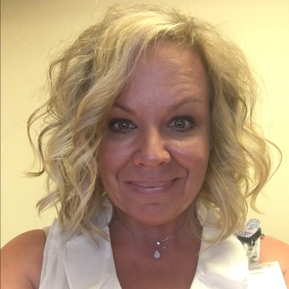 Meet your Posher, Lori - Picture 3 of 4