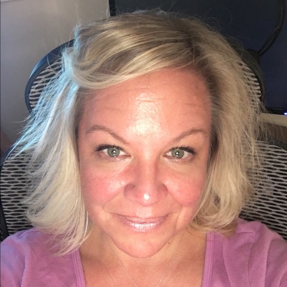 Meet your Posher, Lori - Picture 4 of 4