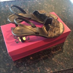 Van Eli Bronze Sling Back Sandal Excellent Shape