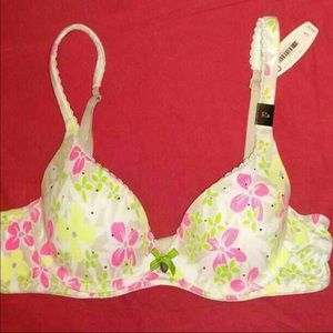 32A Victoria Secret Bra NWT!!
