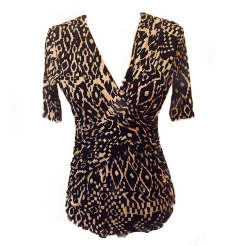 🛎 Vince Camuto Patterned Blouse 👜