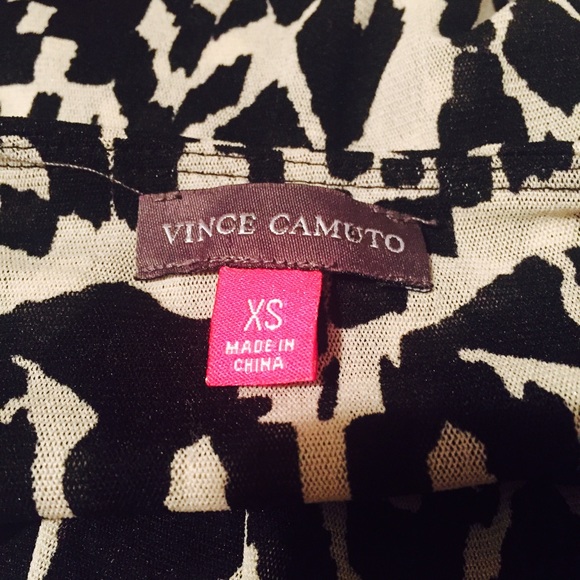 🛎 Vince Camuto Patterned Blouse 👜 - Picture 3 of 3