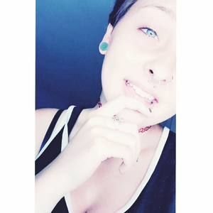 Meet your Posher, Crystal