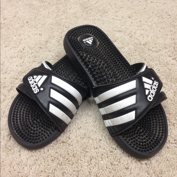 Adidas men's slides size 7. Excellent condition.