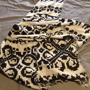 Michael Stars folk art wrap, approx 6x3 feet soft