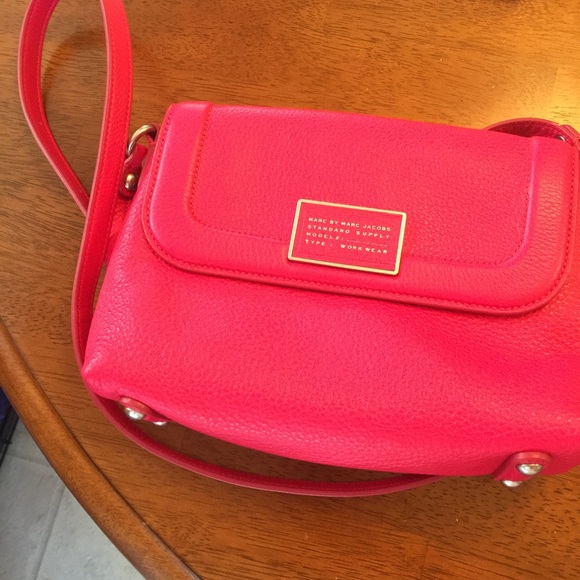 Final sale!EUC Marc by Marc Jacobs crossbody purse - Picture 1 of 4