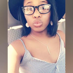 Meet your Posher, Adrienne