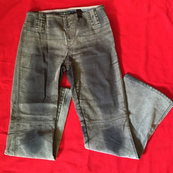 🔻SALE🔻 DKNY Vintage Cowboy Jeans (US SZ 6)