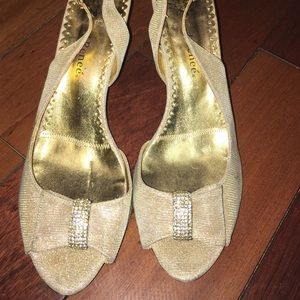 J.Reneé 2 inch heels