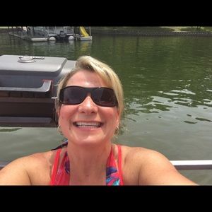 Meet your Posher, Dawne