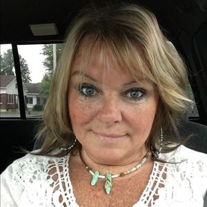 Meet your Posher, Claudia