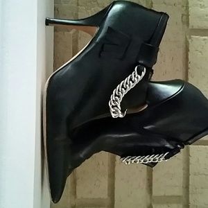 MANOLO BLAHNIK PUMPS