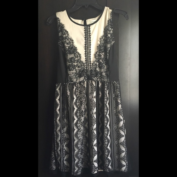 SOLD🔸Black & Creme Lace Dress
