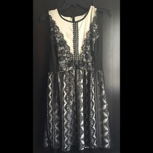 SOLD🔸Black & Creme Lace Dress