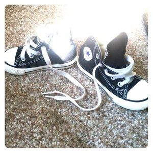 Size 5 toddler boy converse real !