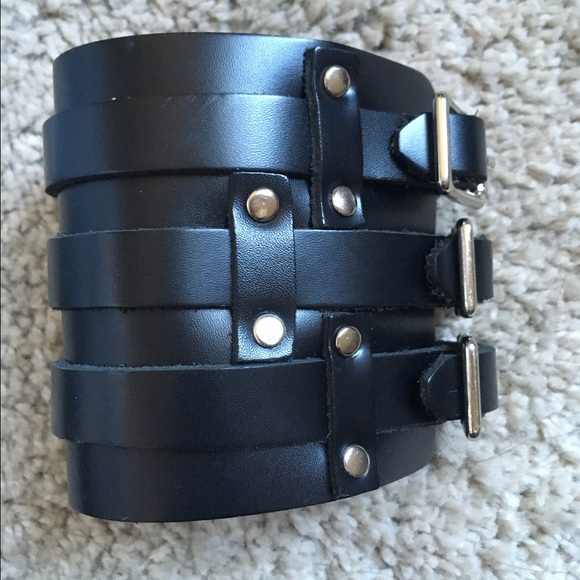 Leather arm cuff