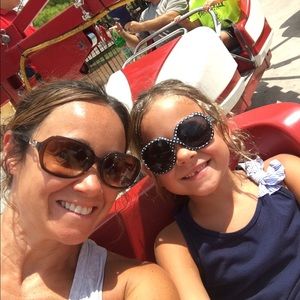 Meet your Posher, Adrienne