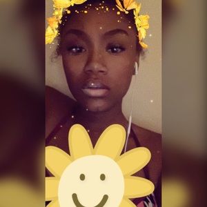 Meet your Posher, Thalia