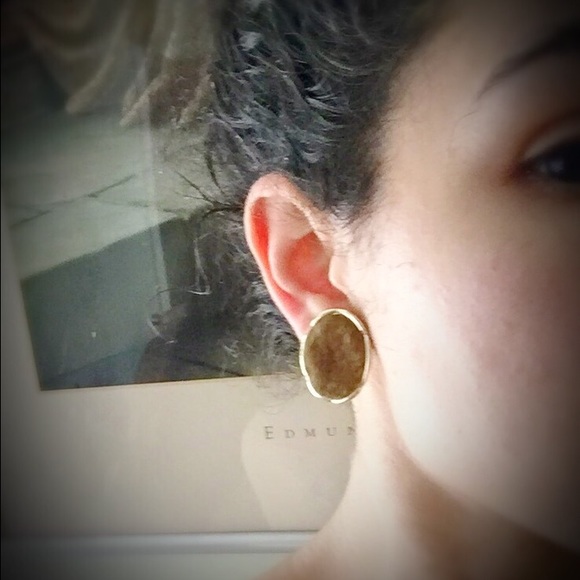 Reduced!! Think Mink!🍂 Vintage Earrings! - Picture 1 of 4