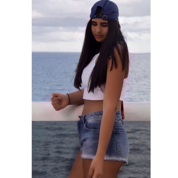 Meet your Posher, Daniella - Picture 1 of 1